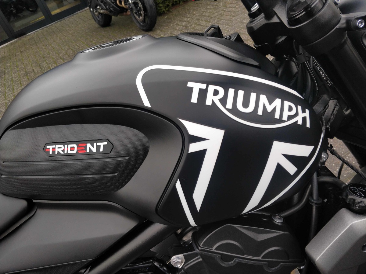 2021_Triumph_Trident660_MattBlack