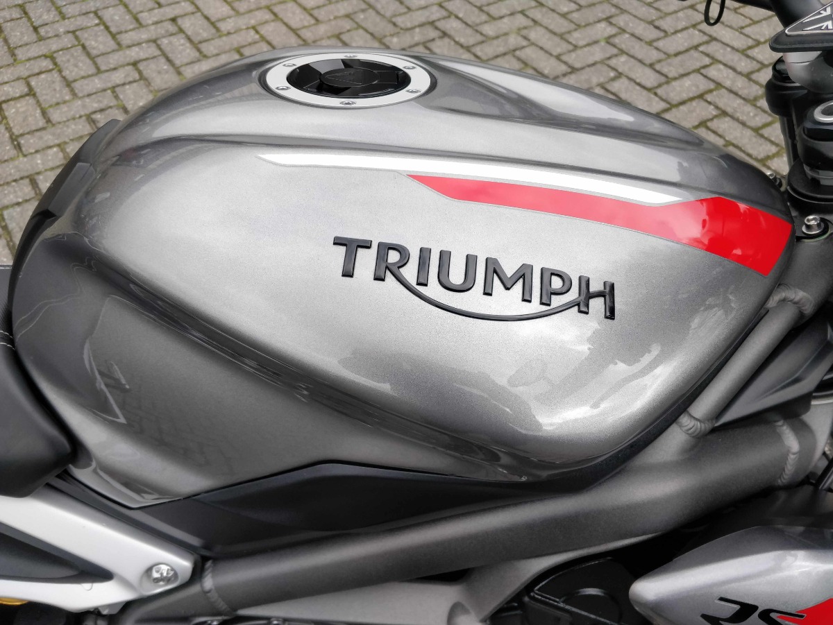 2021_Triumph_StreetTriple765RS